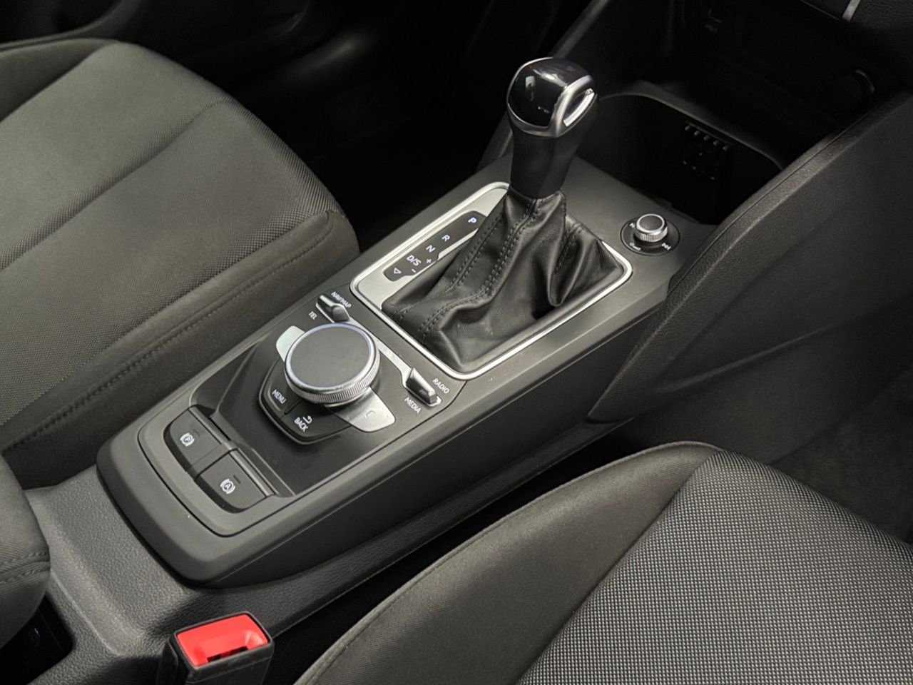 Audi Q2 ADVANCED S-TRONIC  foto 37