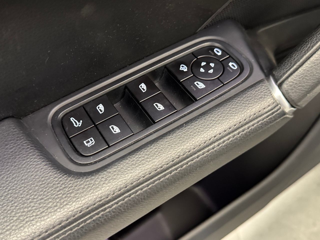 Porsche Cayenne E-HYBRID miniatura 15