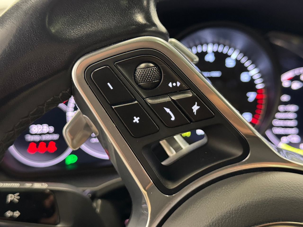 Porsche Cayenne E-HYBRID miniatura 20