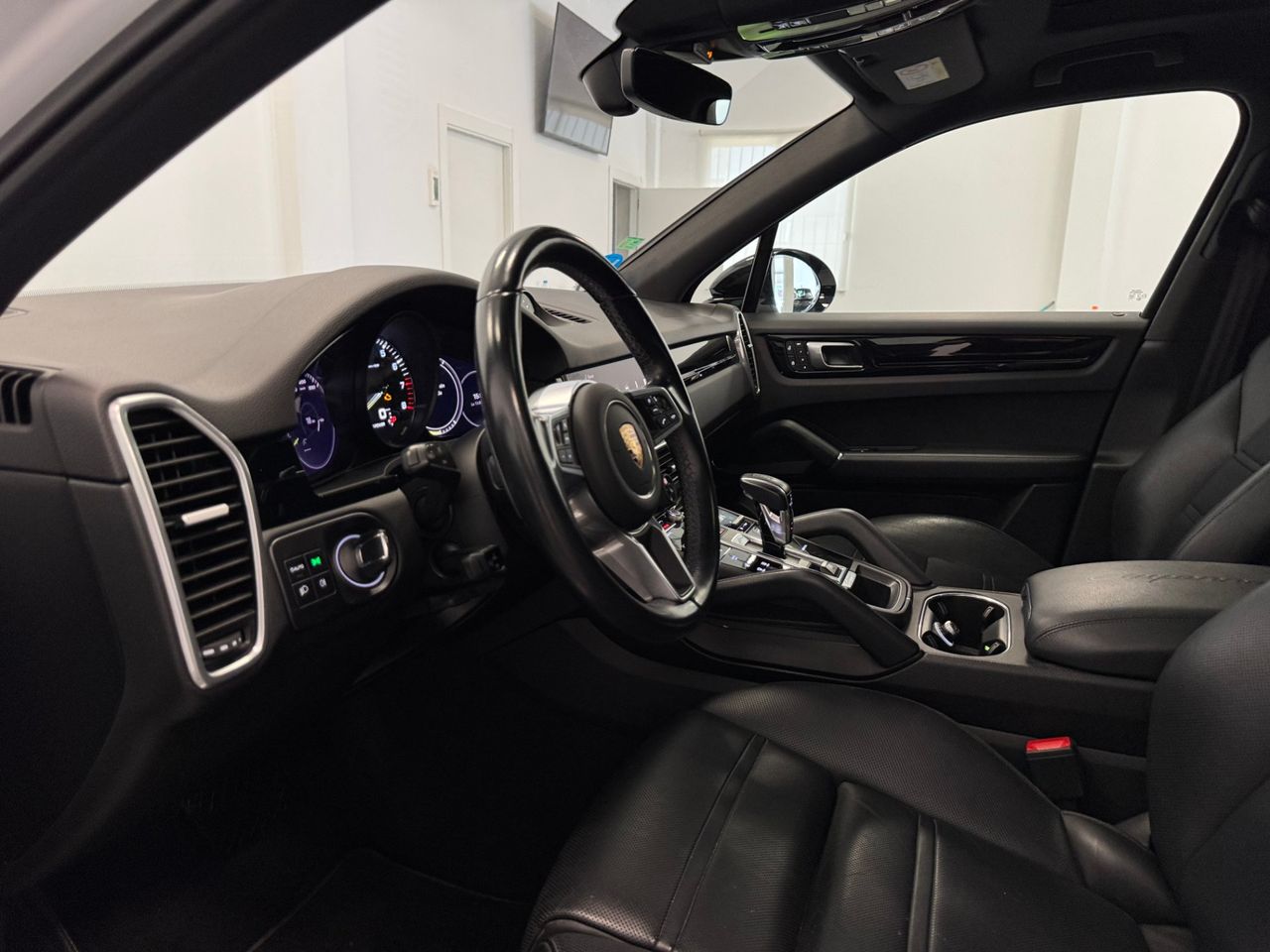 Porsche Cayenne E-HYBRID foto 14