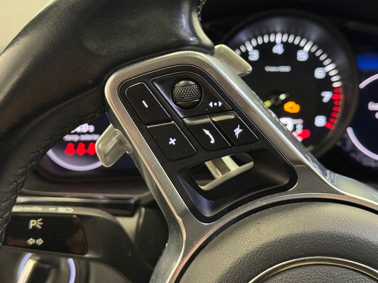 Porsche Cayenne E-HYBRID miniatura 19