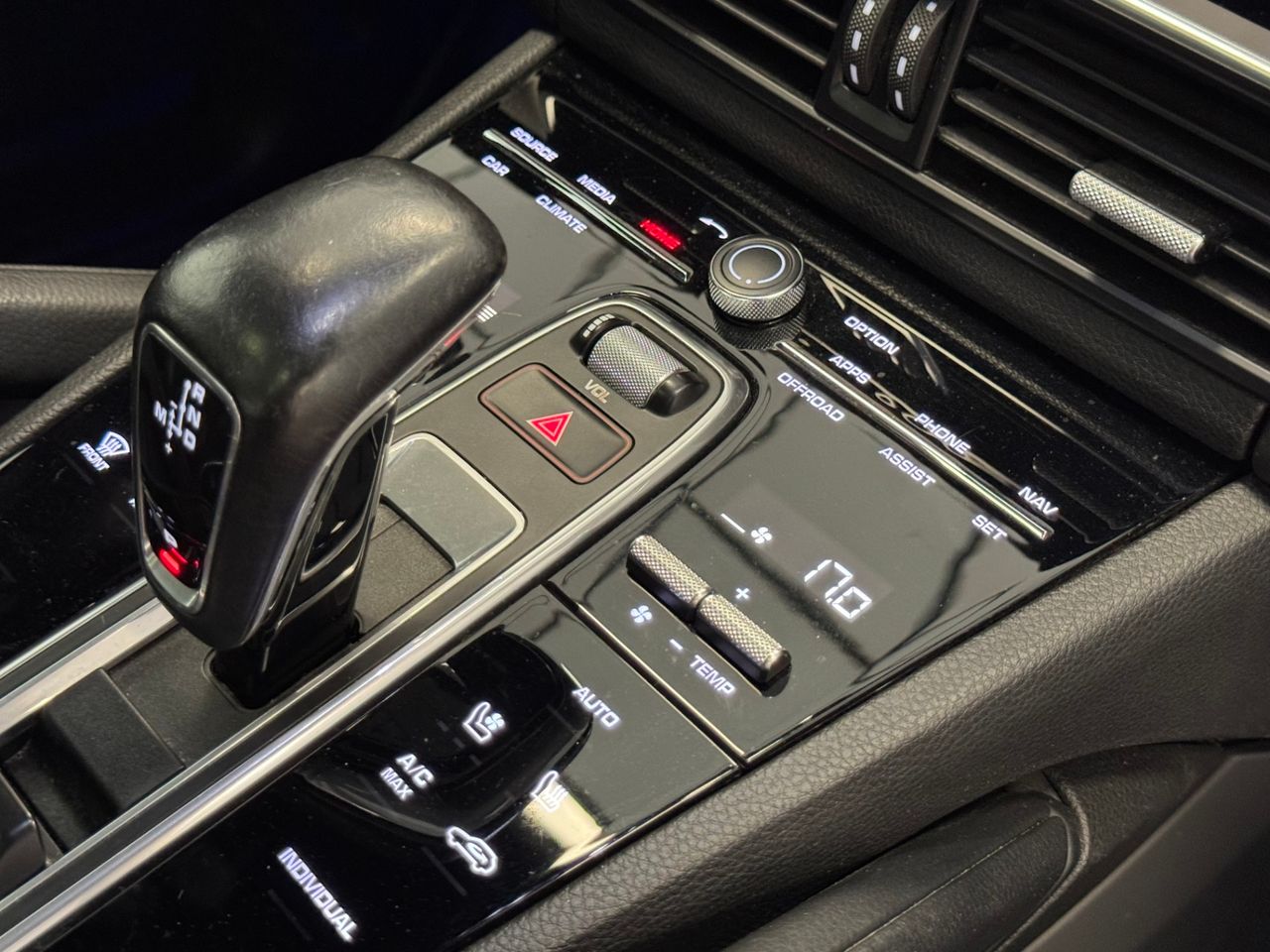 Porsche Cayenne E-HYBRID miniatura 28