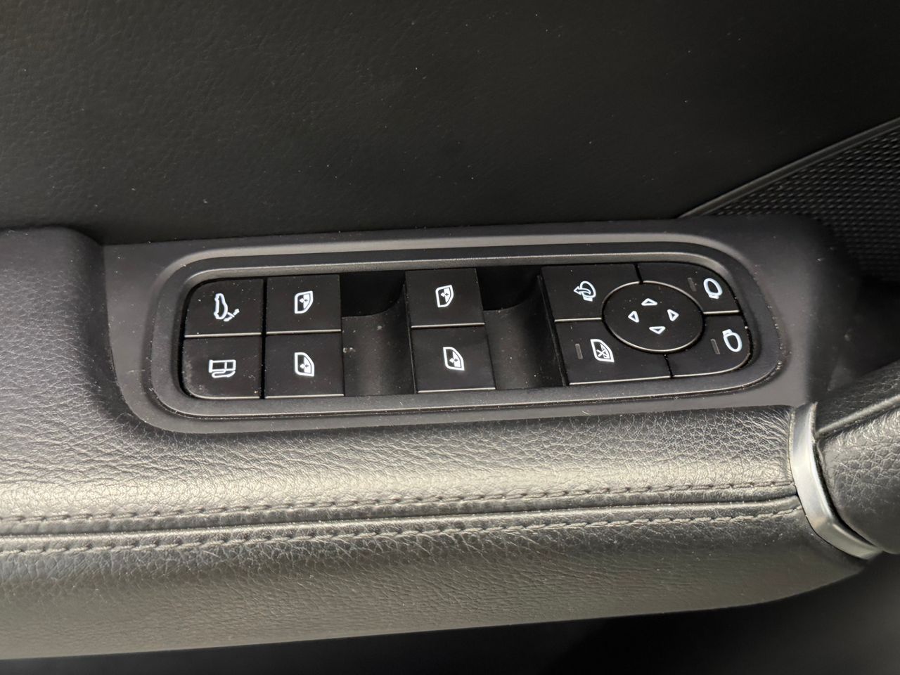 Porsche Cayenne E-HYBRID miniatura 16