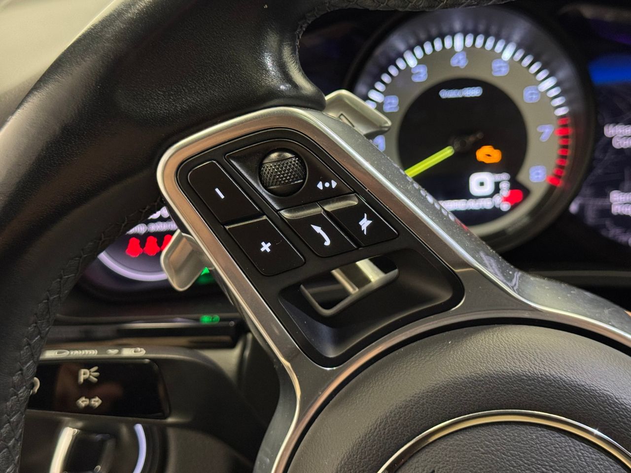 Porsche Cayenne E-HYBRID miniatura 23