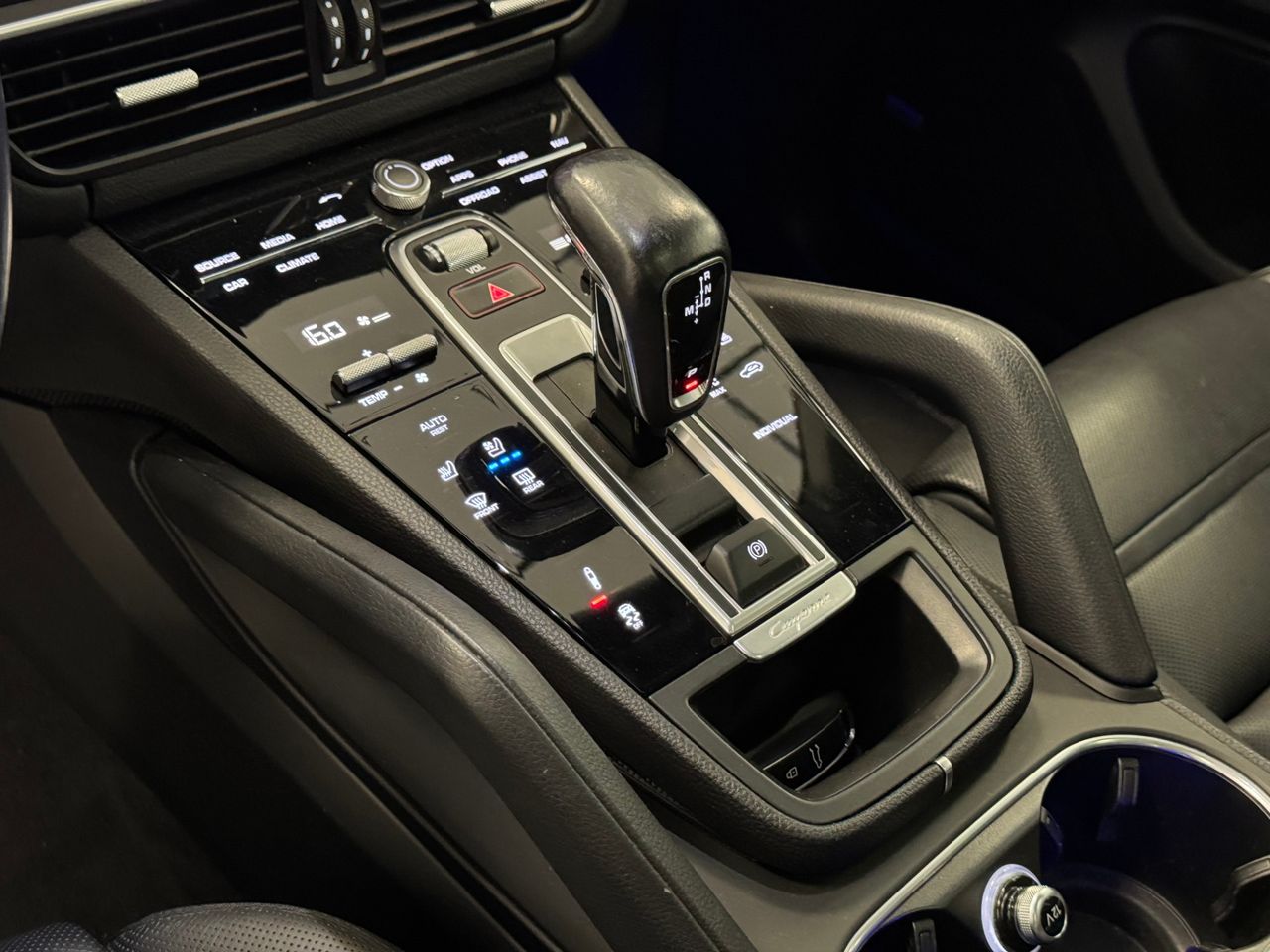 Porsche Cayenne E-HYBRID miniatura 27