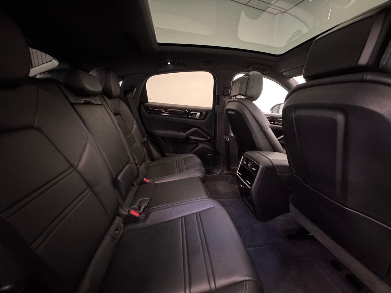 Porsche Cayenne E-HYBRID miniatura 46