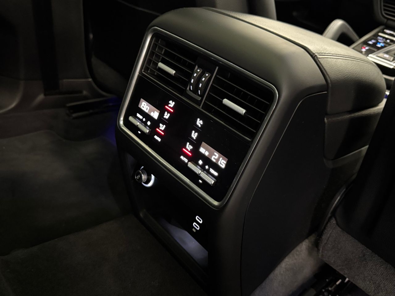 Porsche Cayenne E-HYBRID miniatura 47