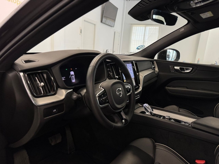 Volvo XC60 B4 D PLUS DARK AUTO foto 14
