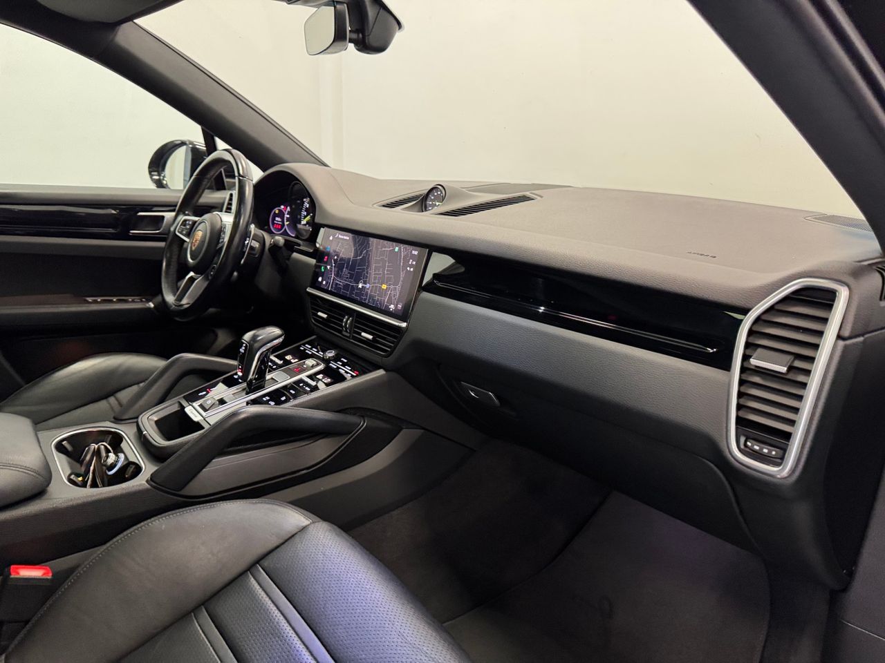 Porsche Cayenne E-HYBRID miniatura 27
