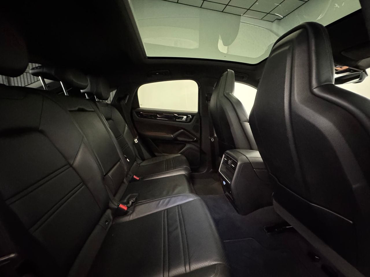Porsche Cayenne E-HYBRID miniatura 41
