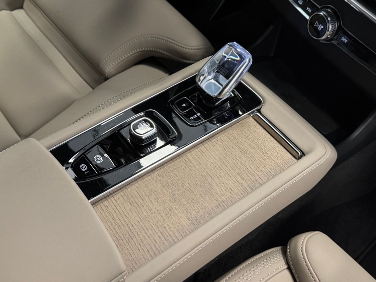 Volvo XC90 T8 AWD PLUS DARK RECHARGE AUTO foto 36