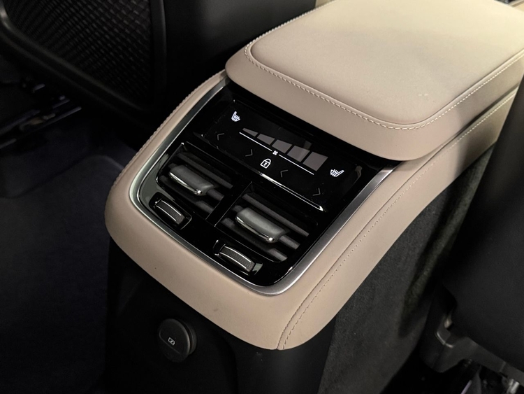 Volvo XC90 T8 AWD PLUS DARK RECHARGE AUTO foto 40