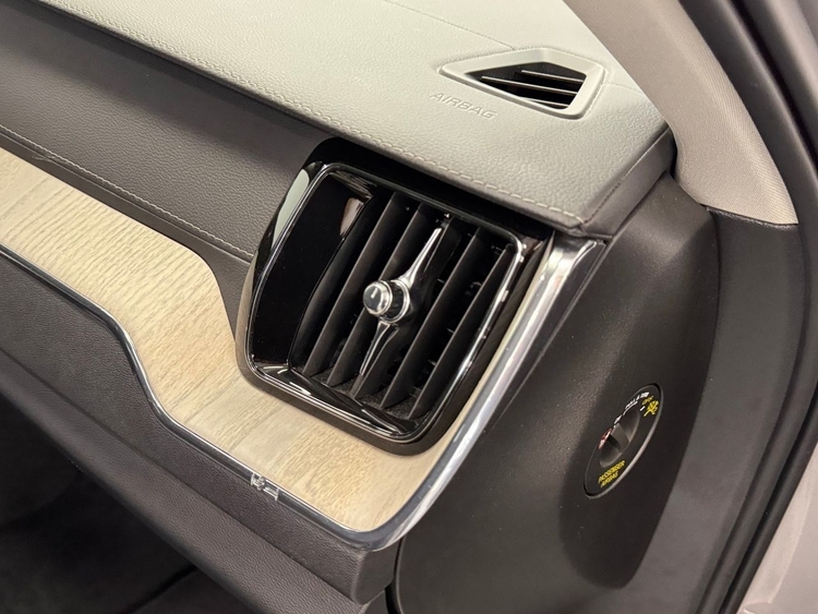 Volvo XC60 B4 D INSCRIPTION AUTO foto 30