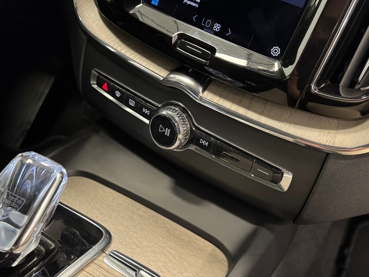 Volvo XC60 B4 D INSCRIPTION AUTO foto 36