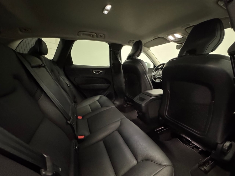 Volvo XC60 B4 D INSCRIPTION AUTO foto 38