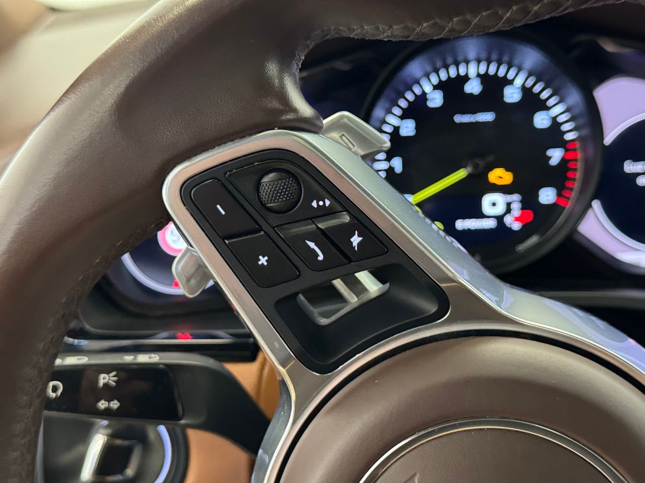 Porsche Cayenne E-HYBRID  miniatura 22