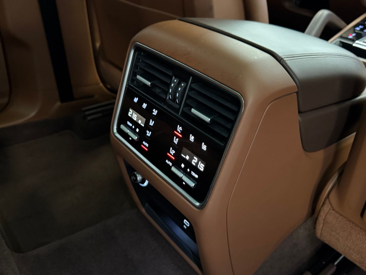 Porsche Cayenne E-HYBRID  miniatura 41