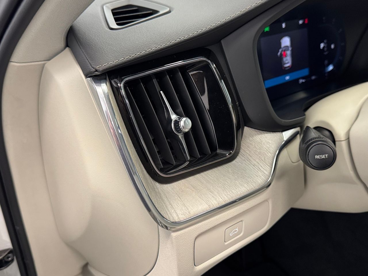 Volvo XC60 2.0 B4D ULTIMATE DARK AUTO miniatura 18