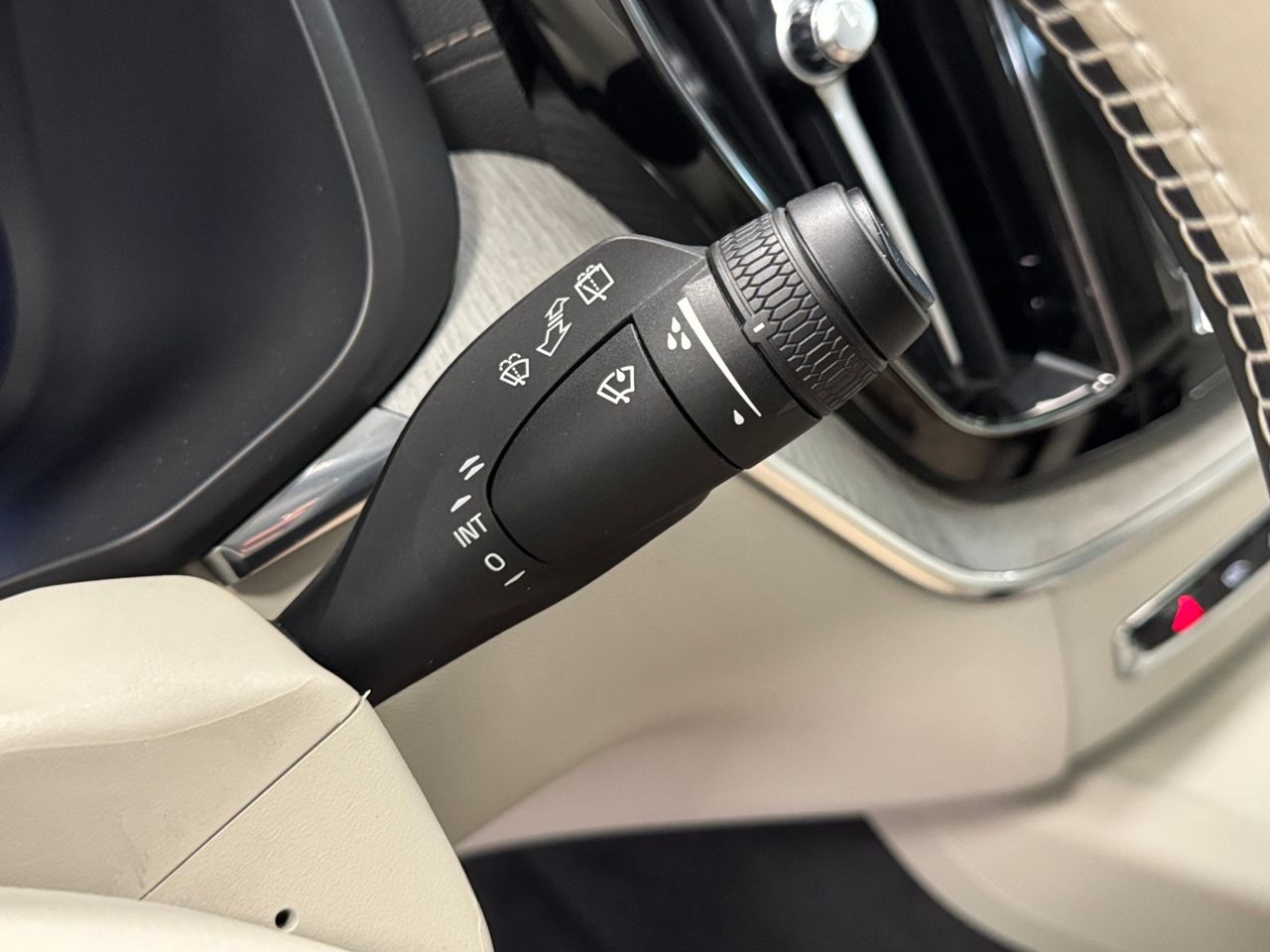 Volvo XC60 2.0 B4D ULTIMATE DARK AUTO miniatura 22
