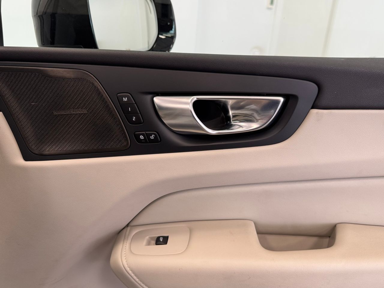 Volvo XC60 2.0 B4D ULTIMATE DARK AUTO miniatura 30