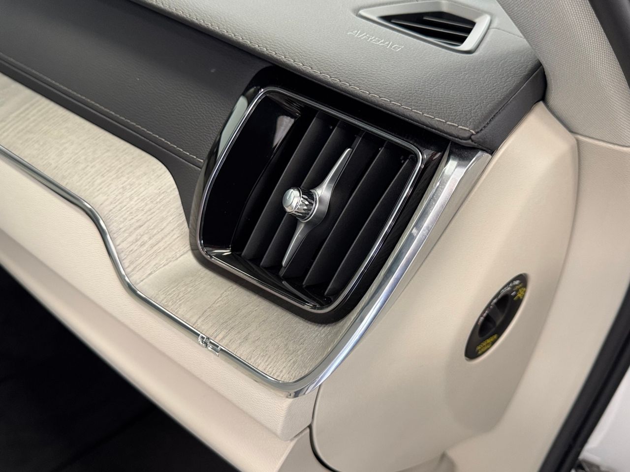 Volvo XC60 2.0 B4D ULTIMATE DARK AUTO miniatura 31