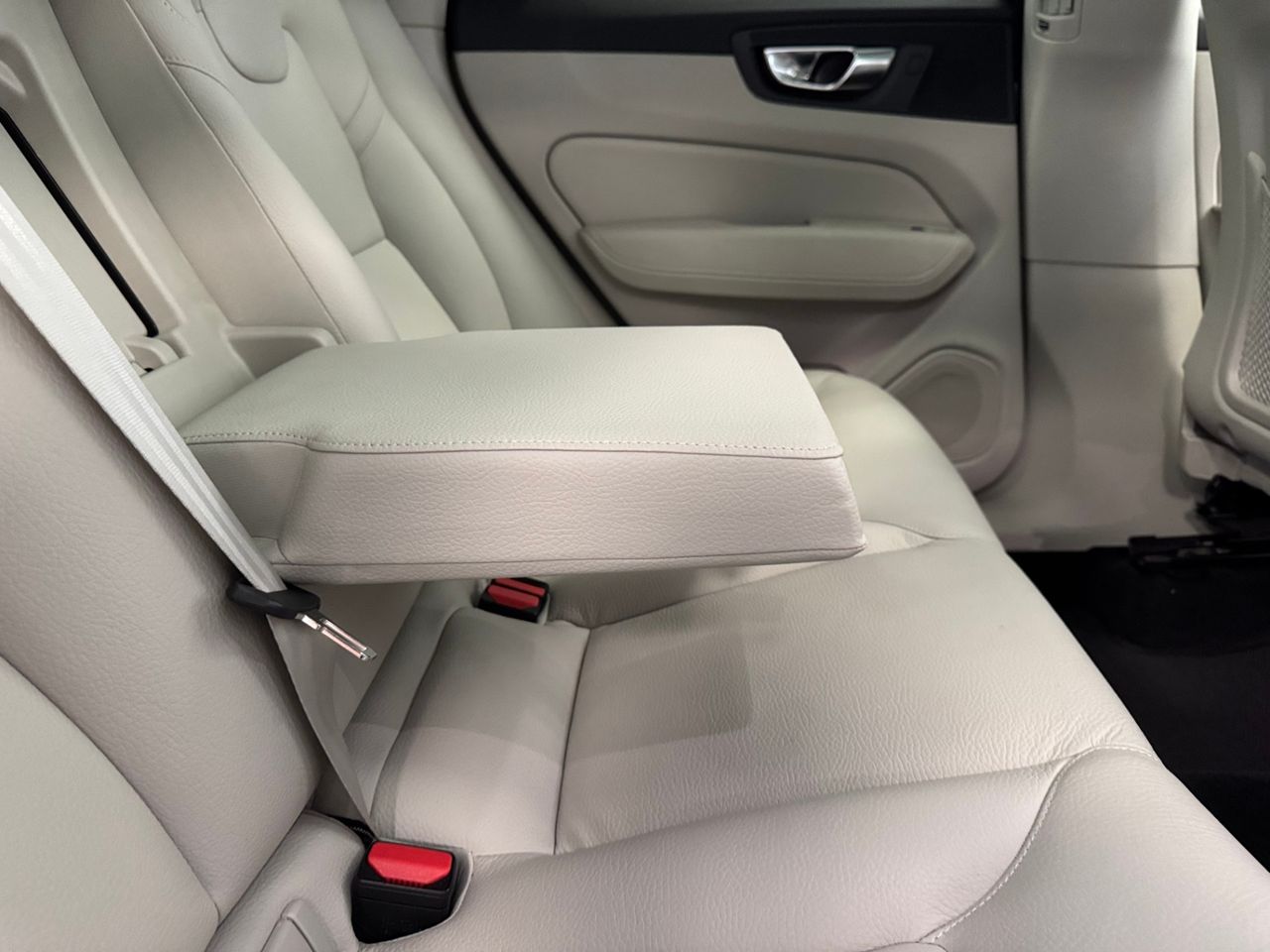 Volvo XC60 2.0 B4D ULTIMATE DARK AUTO miniatura 42