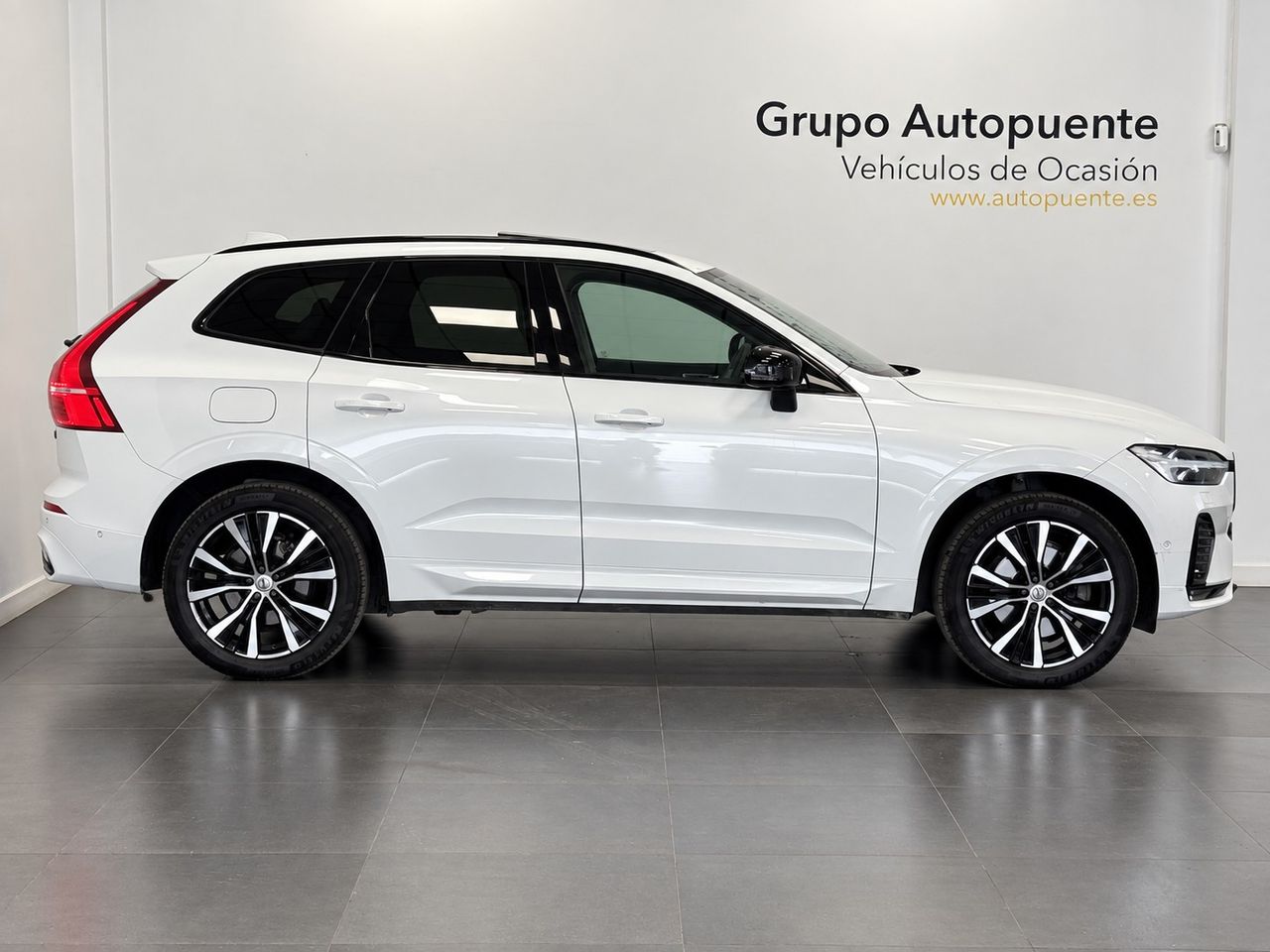 Volvo XC60 2.0 B4D ULTIMATE DARK AUTO foto 3