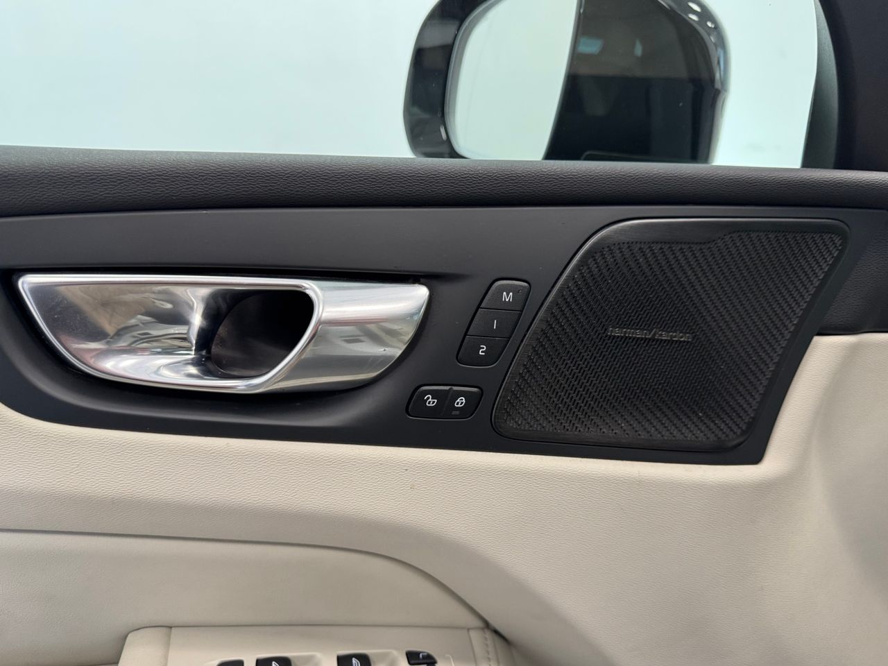 Volvo XC60 2.0 B4D ULTIMATE DARK AUTO foto 16