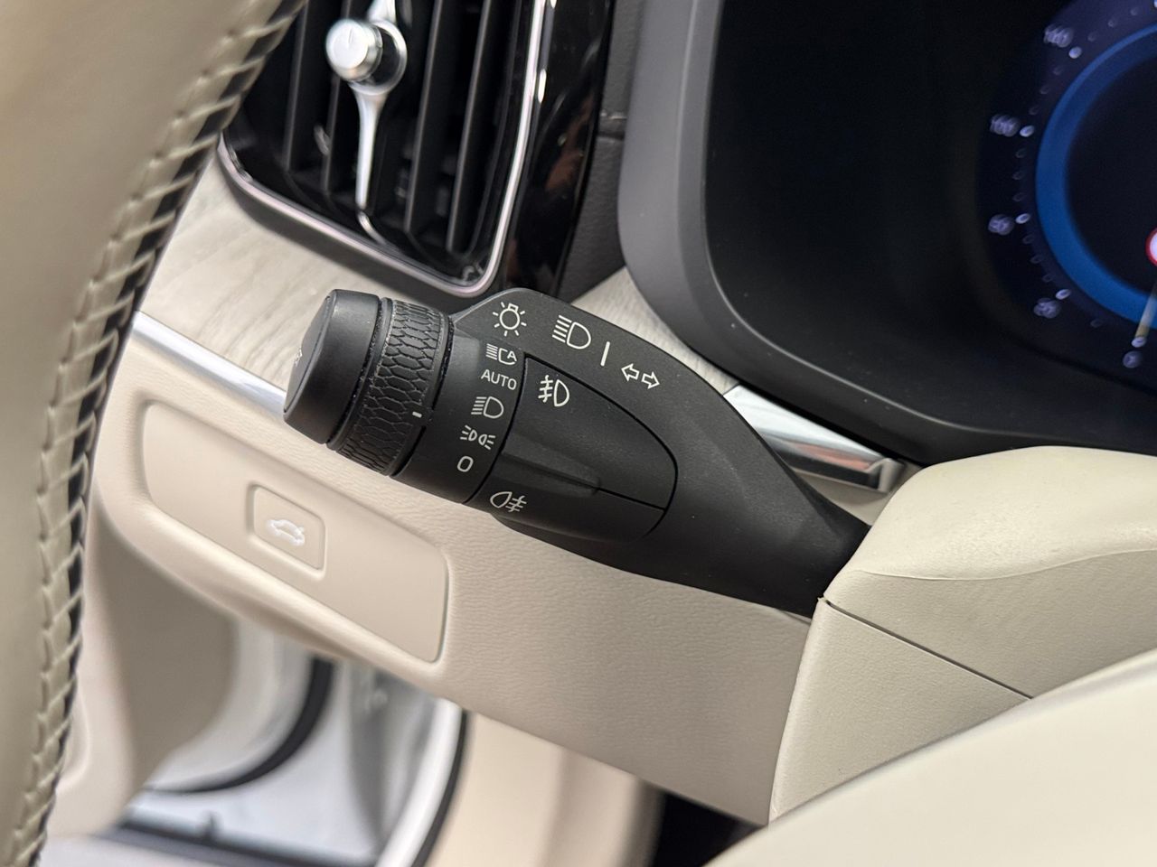 Volvo XC60 2.0 B4D ULTIMATE DARK AUTO foto 21