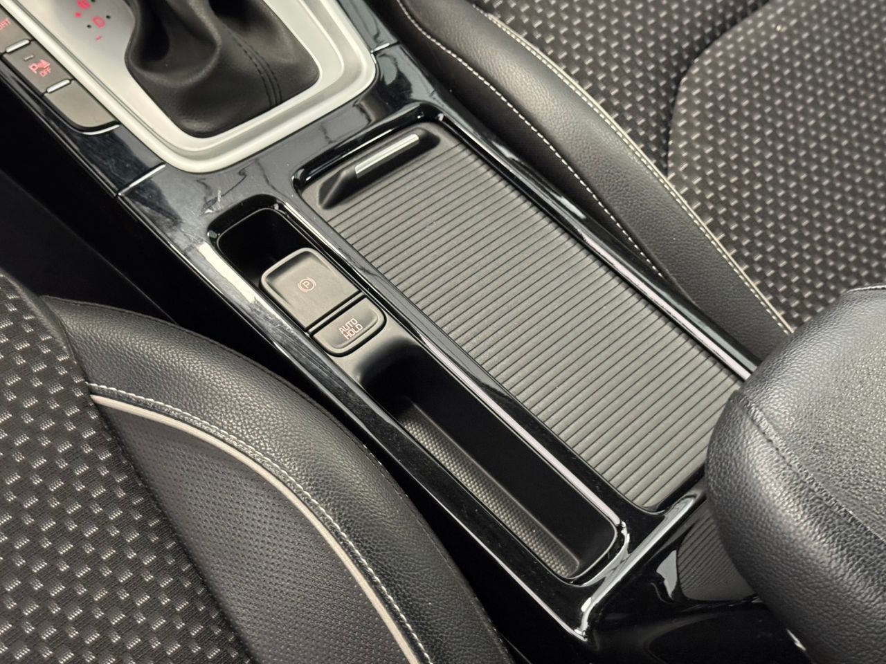 Kia Ceed E-TECH PHEV  foto 24