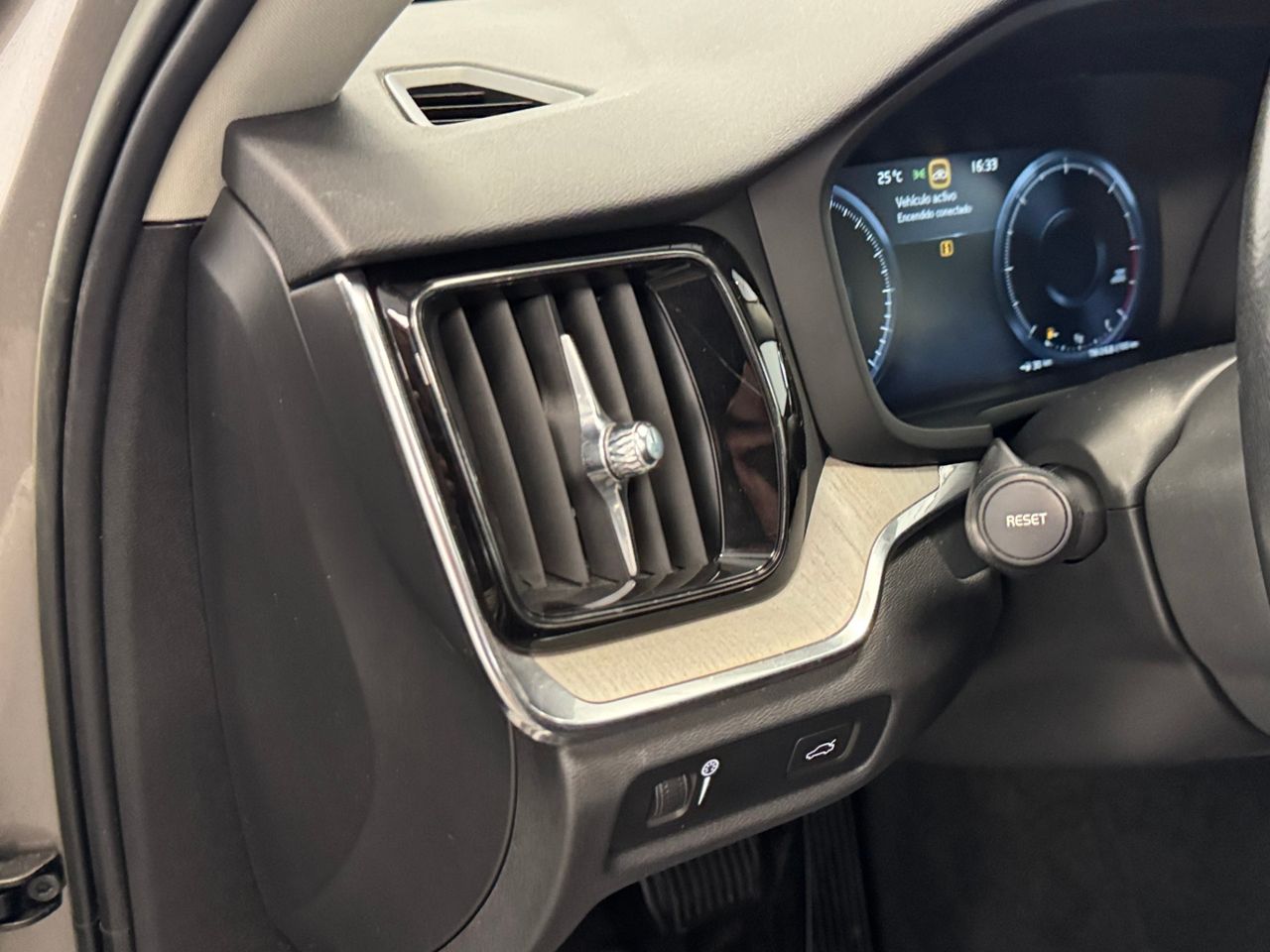 Volvo V60 Cross Country  2.0 B4 D PRO AUTO foto 17