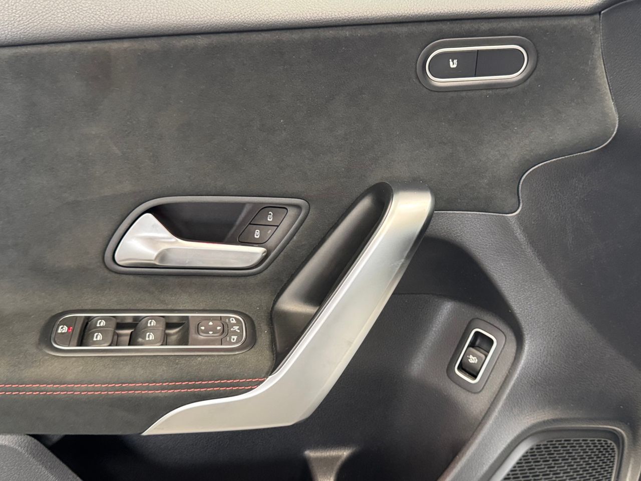 Mercedes Clase A A200D AMG 4MATIC miniatura 16