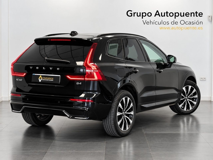 Volvo XC60 B4 D PLUS DARK AUTO foto 4