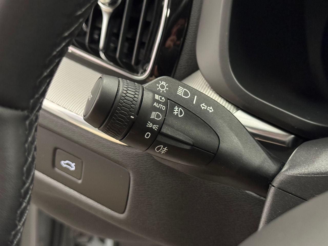 Volvo XC60 B4 D PLUS DARK AUTO foto 19