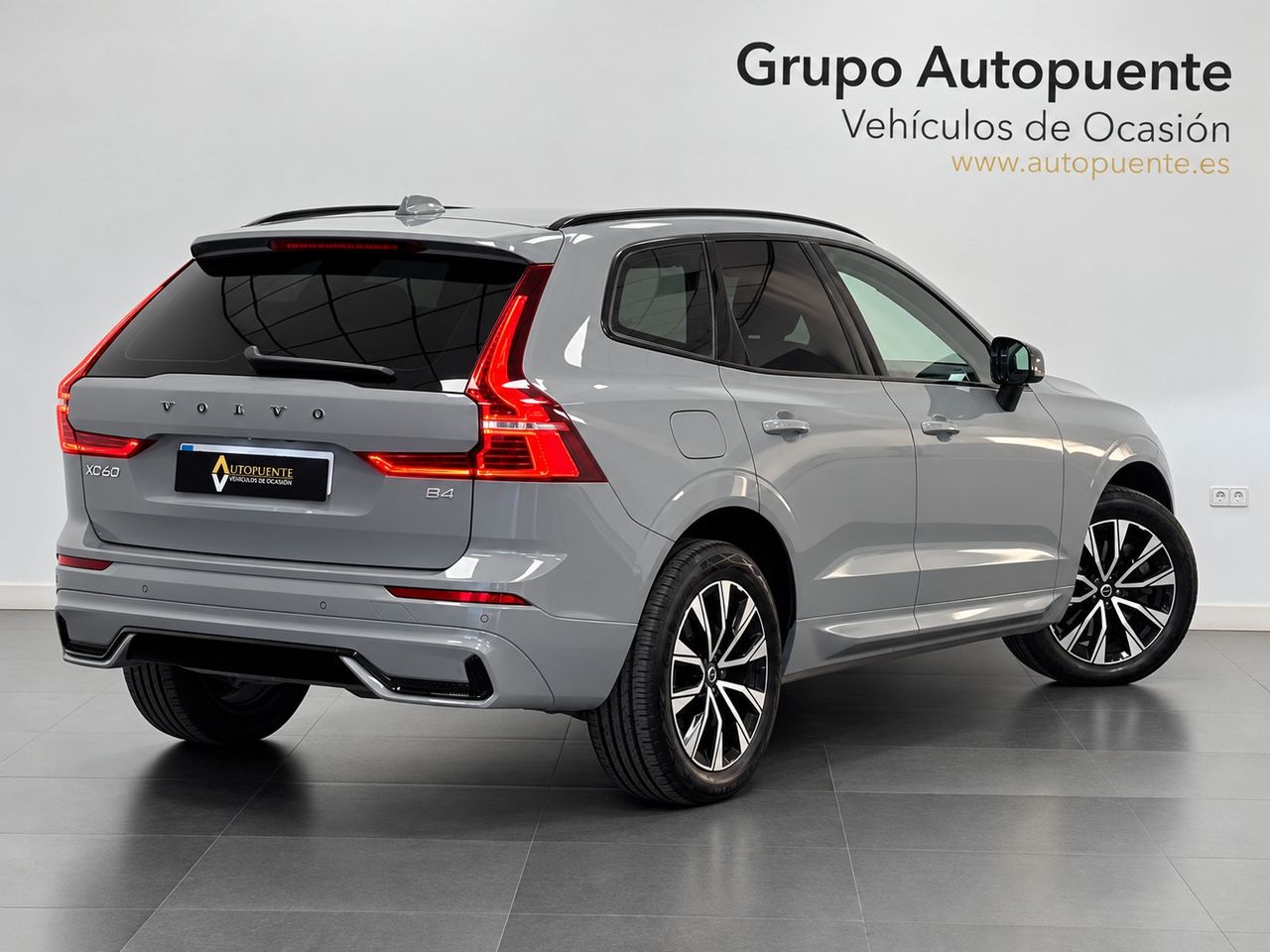 Volvo XC60 B4 D PLUS DARK AUTO foto 4