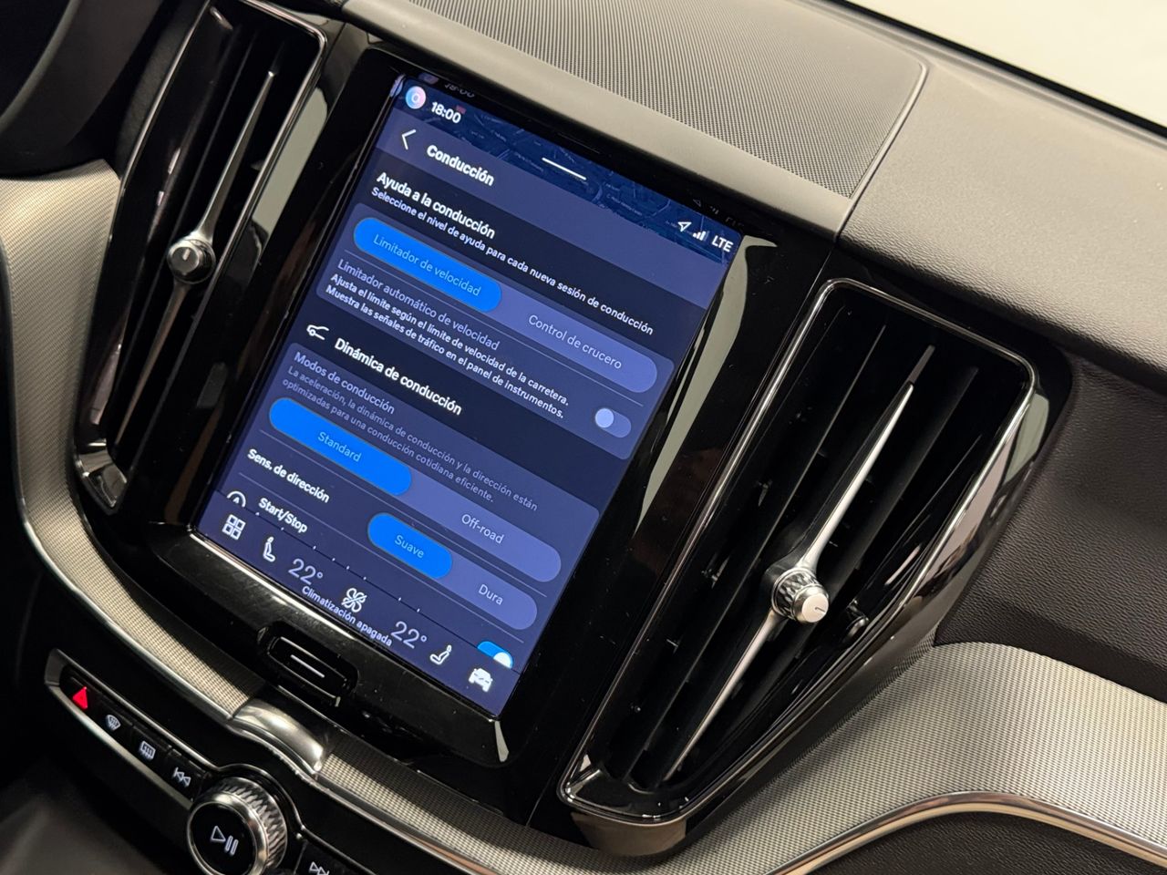 Volvo XC60 B4 D PLUS DARK AUTO foto 32