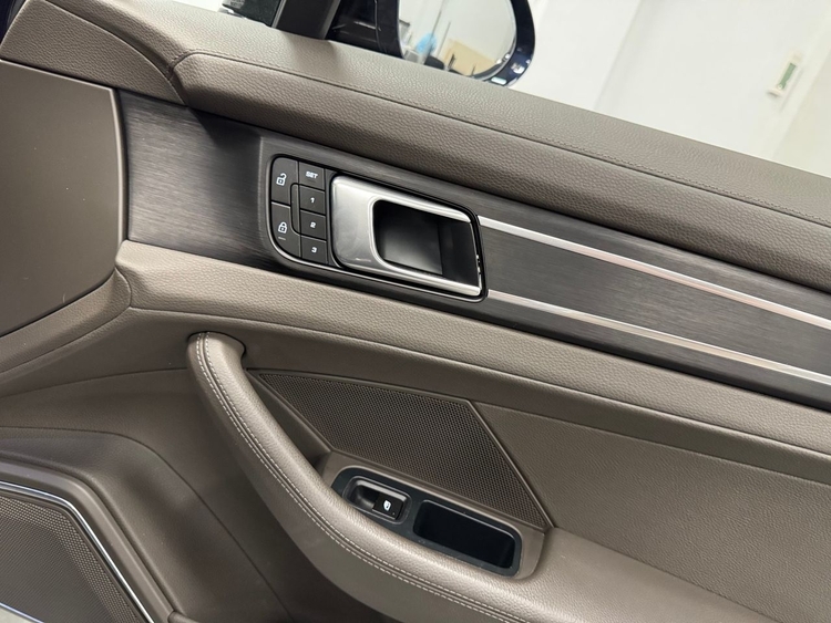 Porsche Panamera 4 E-HYBRID PLATINUM EDITION foto 28