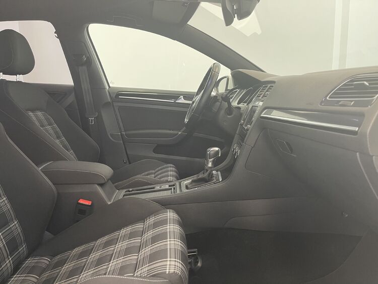 Volkswagen Golf GTD foto 12
