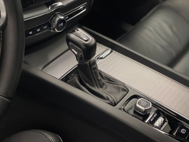 Volvo XC-60 R DESING foto 30