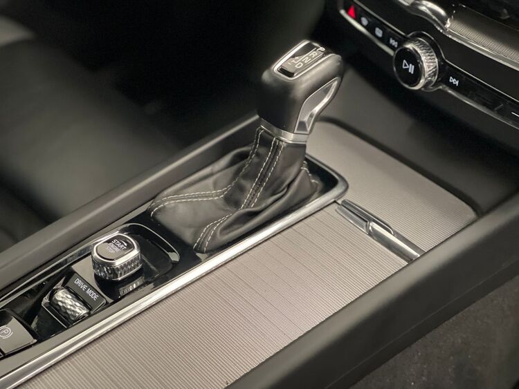 Volvo XC-60 R DESING foto 33