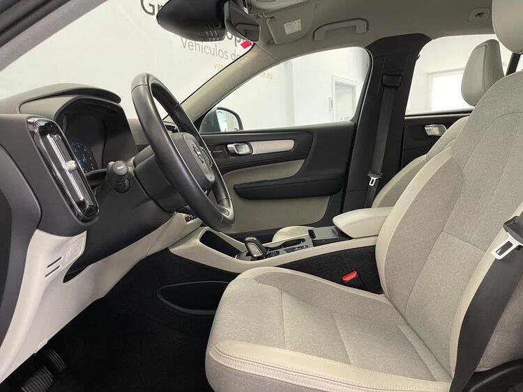 Volvo XC40 MOMENTUM foto 16