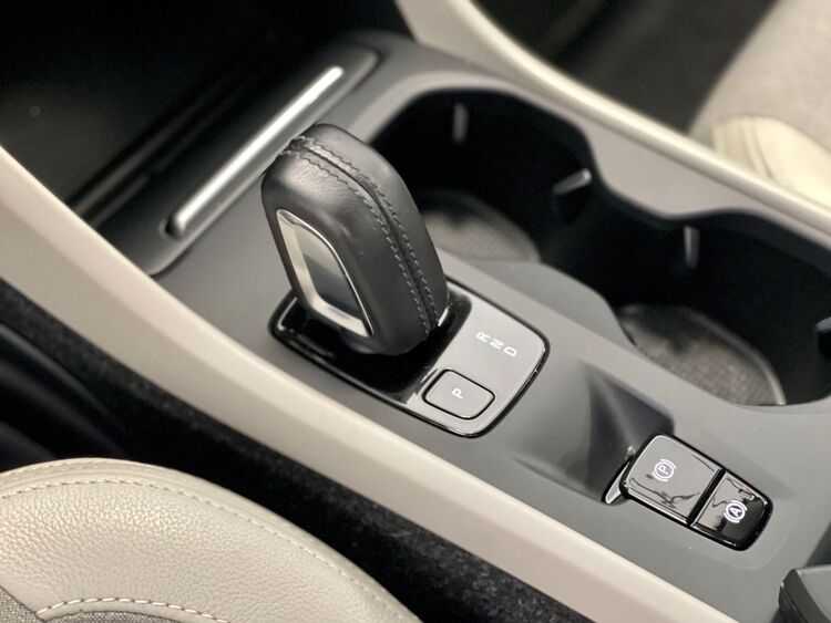 Volvo XC40 MOMENTUM foto 31