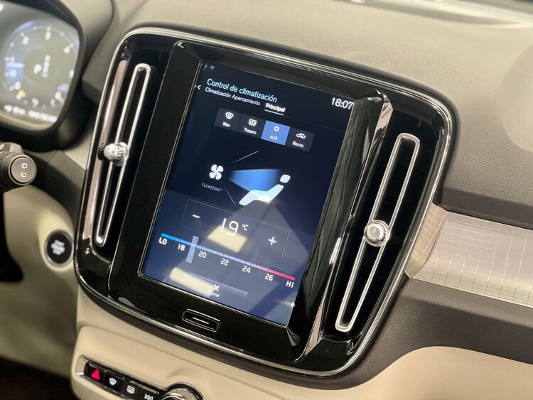 Volvo XC40 MOMENTUM foto 42