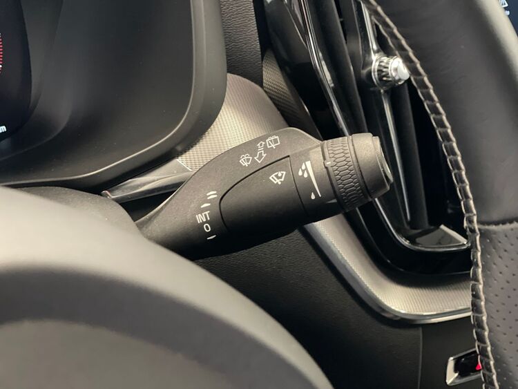 Volvo XC-60 R DESIGN foto 24