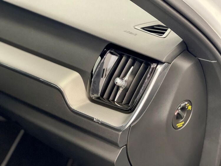 Volvo XC-60 R DESIGN foto 35