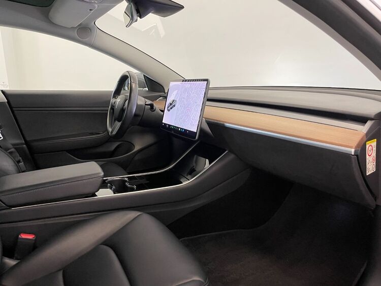 Tesla Model 3 GRAN AUTONOMÍA foto 13